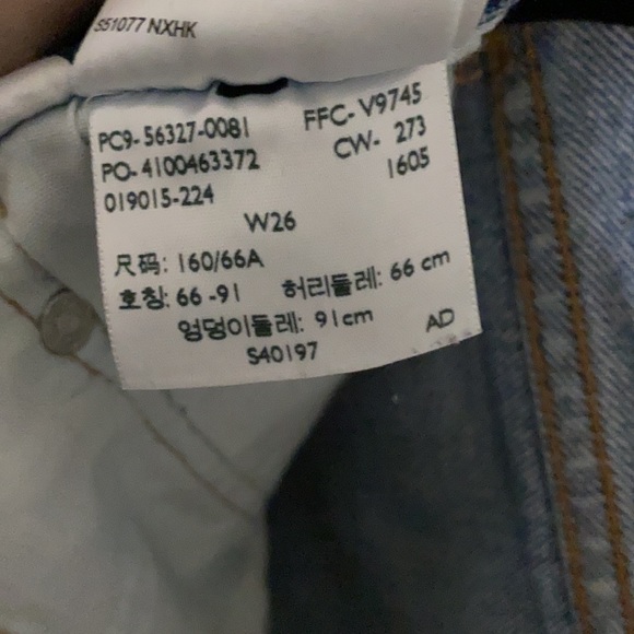 Levi’s jean shorts - Picture 4 of 5